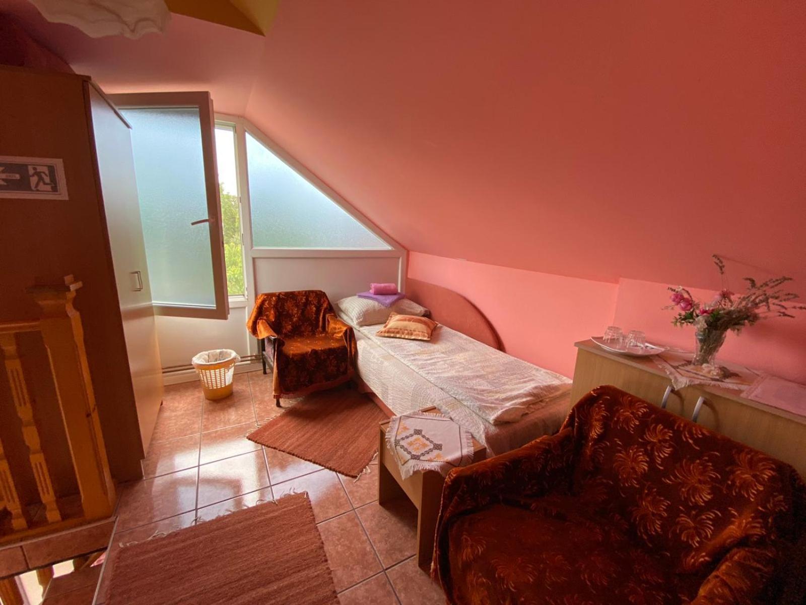 SkorenovacSud ,,Antal I Olga,,住宿加早餐旅馆 客房 照片